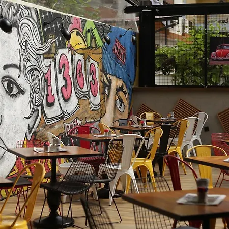 מלון דירות Voswos Garage Coffee אנטליה