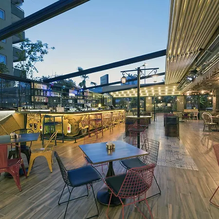 מלון דירות Voswos Garage Coffee אנטליה