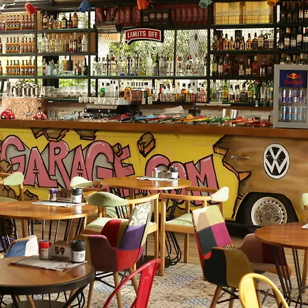 מלון דירות Voswos Garage Coffee אנטליה