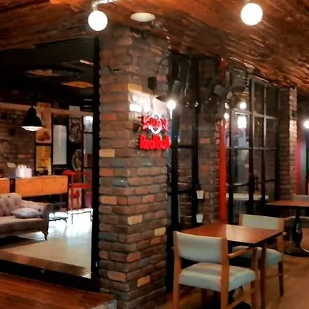 Voswos Garage Coffee Hotel